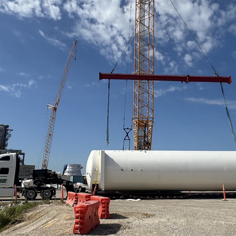 Oversized Aqueous Ammonia Storage Tank Transport Oversized Aqueous Ammonia Storage Tank Transport