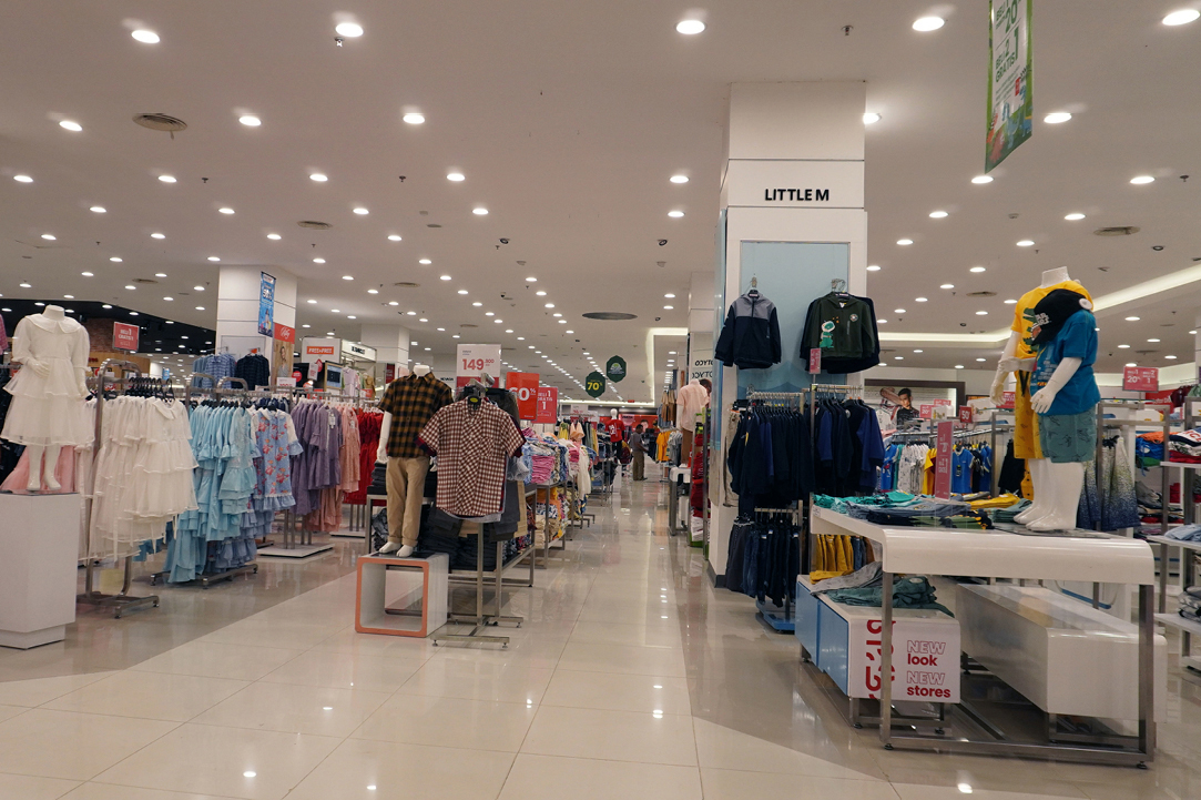 Buchanan Logistics ensures that retail shelves stay full each day.