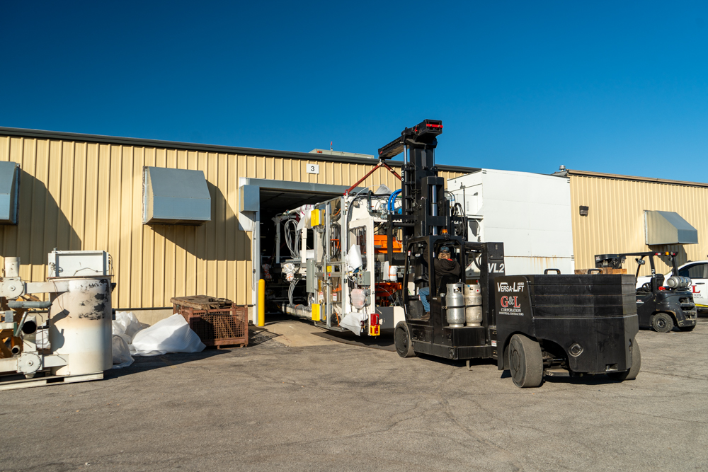 Buchanan Logistics Thermoformer Delivery to Fort W