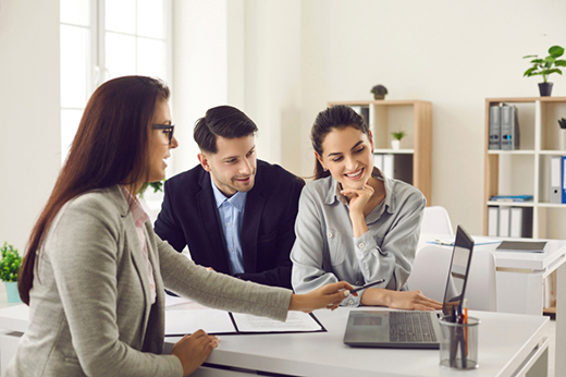 Experienced logistics professionals coordinating freight brokerage services for businesses across the United States.